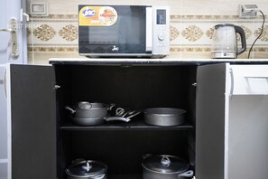 Espresso maker, coffee/tea maker
