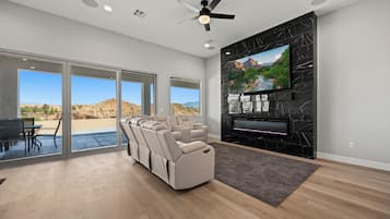 Télévision, cheminée