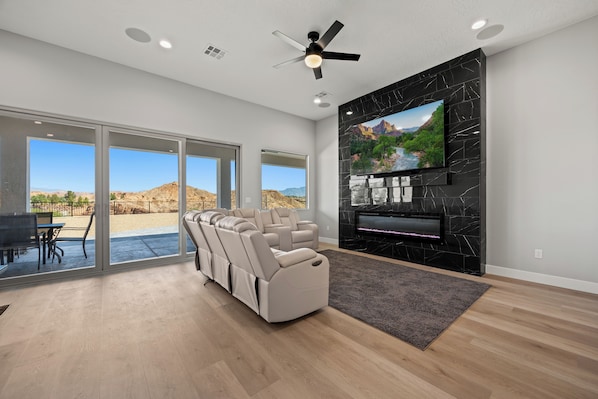 TV, fireplace