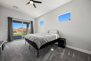 4 bedrooms, free WiFi, bed sheets, wheelchair access