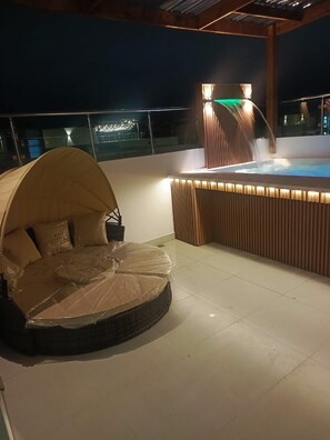 Bain à remous extérieur