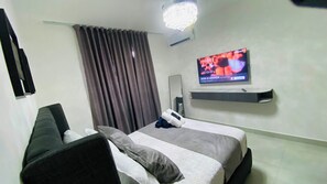 3 bedrooms, iron/ironing board, free WiFi, bed sheets - Modern Rooftop Penthouse Private Jacuzzi & View (Santiago de los Caballeros)