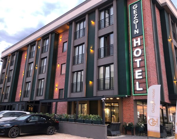 A hotel building with a prominent sign reading 'GEZGIN HOTEL.' - Edirne Gezgin Hotel (Edirne)