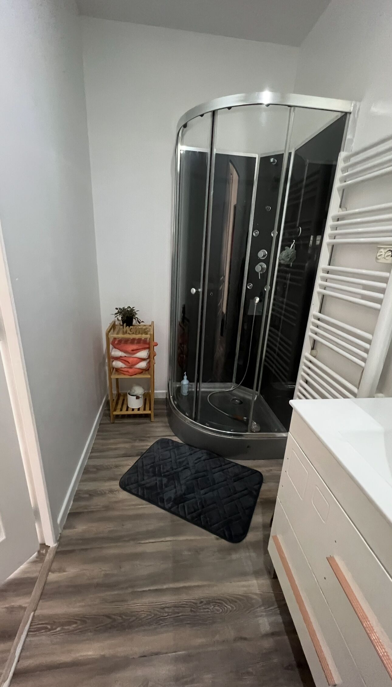 Een douche, een haardroger, zeep