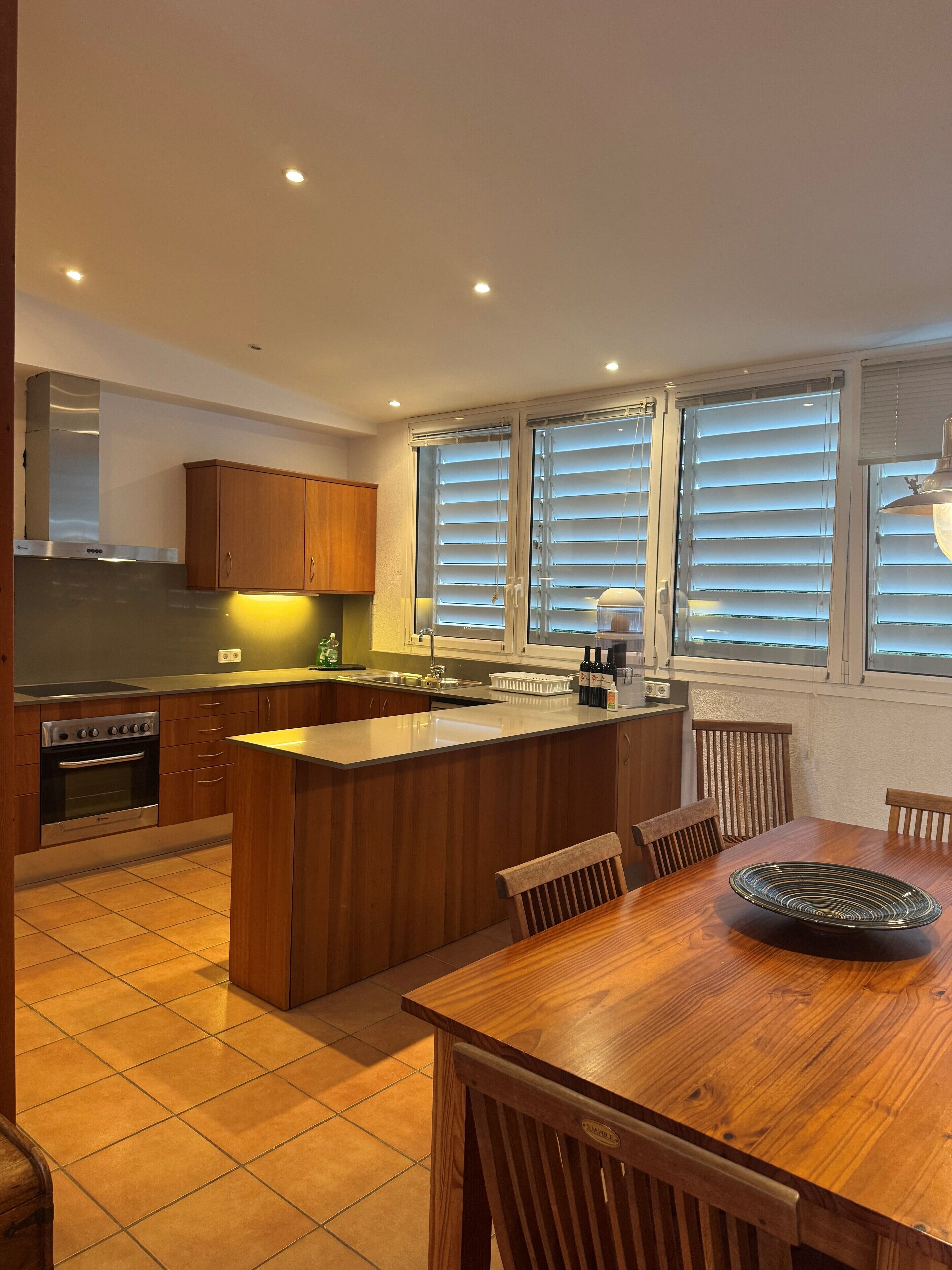 Micro-ondes, four, plaque de cuisson, lave-vaisselle