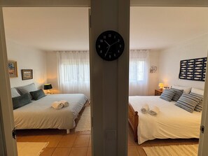 3 bedrooms, iron/ironing board, internet, bed sheets