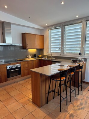 Microwave, oven, stovetop, dishwasher