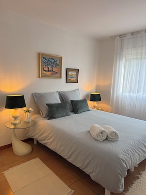 3 bedrooms, iron/ironing board, Internet, bed sheets