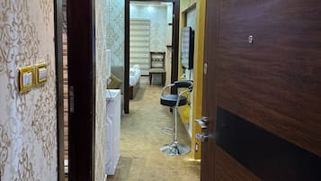 Apartment, 1 Bedroom, Accessible, Smoking | Living room