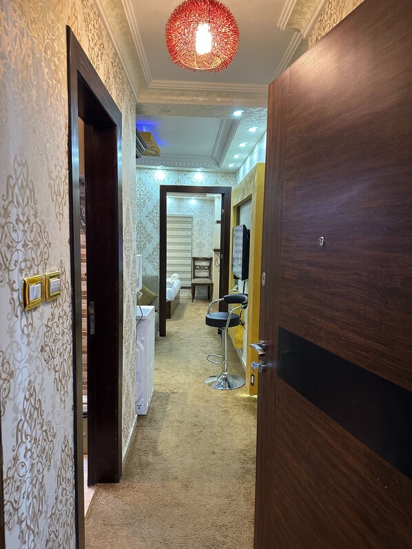 Apartment, 1 Bedroom, Accessible, Smoking | Living room