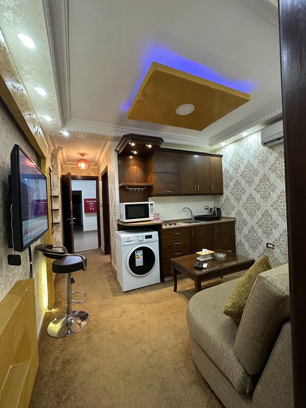 Apartment, 1 Bedroom, Accessible, Smoking | Interior