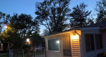 Pet friendly Charming Lake-Access 2-bedroom Cottage with channel pier, fenced