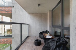 Outdoor dining - Zabłocie 19A | Atmospheric Apartment | Parking (Kraków)