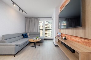 Televisión y oficina 