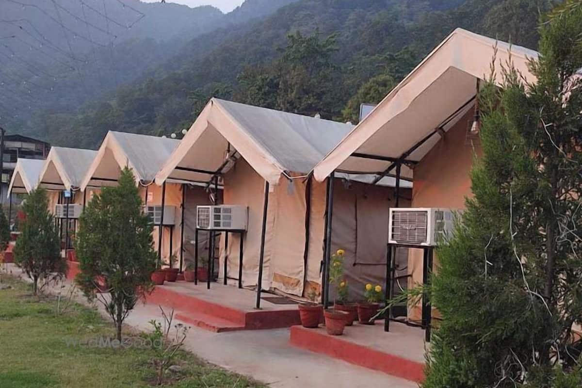 Tenda de campanya de luxe, balcó, vistes a la muntanya | Escriptori i espai de treball apte per a portàtils