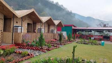 Premium Cabin, Balcony, Mountain View | Premium bedding, desk, laptop workspace, free rollaway beds