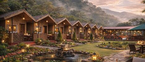 Premium-Ferienhütte, Balkon, Bergblick | Hochwertige Bettwaren, Schreibtisch, laptopgeeigneter Arbeitsplatz