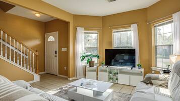 House (4 Bedrooms) | Front of property