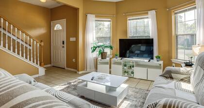 11 Mi to Dtwn Houston: Pet-friendly Home w/ Yard!