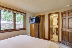 Interior - Mtn-view Townhome w/ Resort Perks in Breckenridge! (Breckenridge)