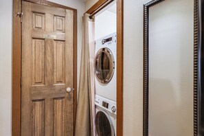 Interior - Mtn-view Townhome w/ Resort Perks in Breckenridge! (Breckenridge)