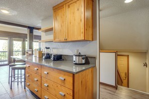 Interior - Mtn-view Townhome w/ Resort Perks in Breckenridge! (Breckenridge)