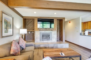Interior - Mtn-view Townhome w/ Resort Perks in Breckenridge! (Breckenridge)