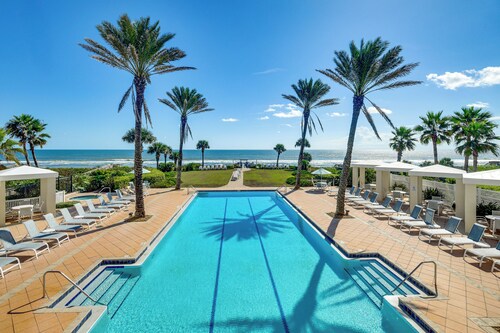 Steps to Beach: Palm Coast Escape w/ Resort Perks!