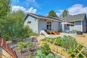 House (3 Bedrooms) | Interior - Close to Everything! Quiet Retreat in Bend (Bend)