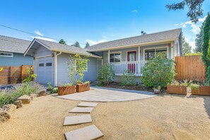 House (3 Bedrooms) | Interior - Close to Everything! Quiet Retreat in Bend (Bend)