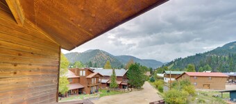 Red River Home w/ Ski Slope, Mtn & River Views!