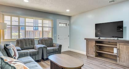 Apt 1 Mi to Monterey State Beach! Bring Your Pets