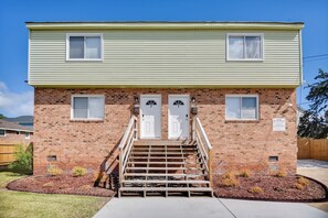 Apartment (2 Bedrooms) | Interior - Easy Beach Access: Duplex 1/2 Mi to Chesapeake Bay (Norfolk)