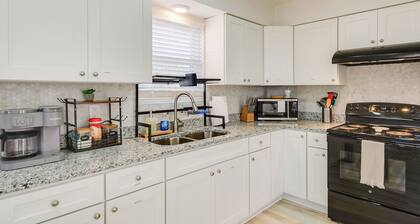 Stay By the Beach! Norfolk Duplex Half-mi to Ocean