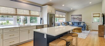 1 Block to Usna Stadium: Modern Annapolis Home!