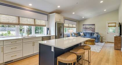 1 Block to Usna Stadium: Modern Annapolis Home!