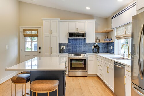 2 Mi to Usna: Modern Annapolis Home w/ Fire Pit