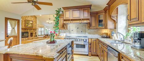 House (3 Bedrooms) | Interior