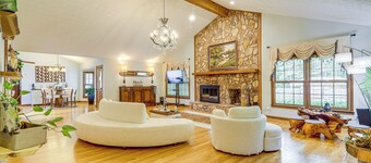 Stylish Country Living: Serene Suwanee Retreat!