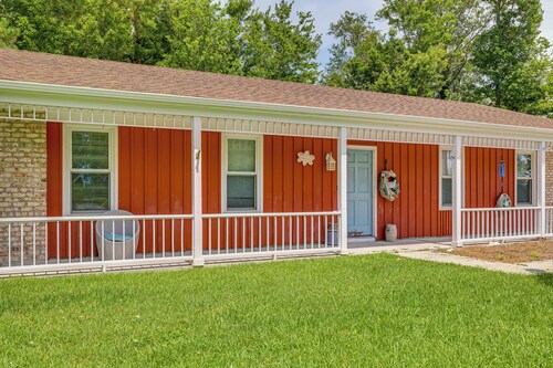 4 Mi to Radio Island Beach: Family Cottage