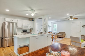 Cottage (3 Bedrooms) | Interior - 4 Mi to Radio Island Beach: Family Cottage (Beaufort)