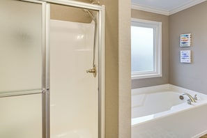 House (5 Bedrooms) | Interior - Tranquil Views: Riverfront Retreat in Hot Springs! (Hot Springs)