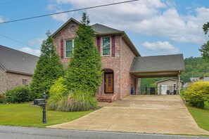 House (5 Bedrooms) | Interior - Tranquil Views: Riverfront Retreat in Hot Springs! (Hot Springs)