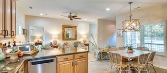 Lakefront Fun Near Clemson! Retreat w/ Pool Access