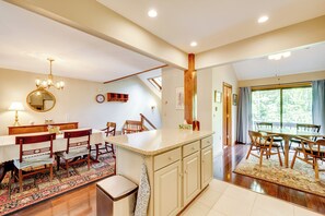 Apartment (3 Bedrooms) | Interior - Near Skiing & Hiking! North Conway Gem w/ Balcony (North Conway)