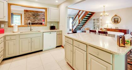 Near Skiing & Hiking! North Conway Gem w/ Balcony
