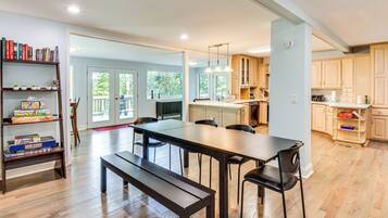 House (3 Bedrooms) | Interior