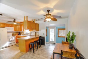 Interior - Steps to Lake Erie! Cedar Point Home Base w/ Deck (Sandusky)