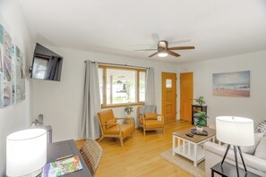 Interior - Steps to Lake Erie! Cedar Point Home Base w/ Deck (Sandusky)