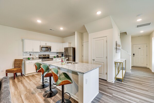 Apartment (3 Bedrooms) | Interior - Screened Patio: Townhome 3 Mi to Dtwn Wilson! (Wilson)